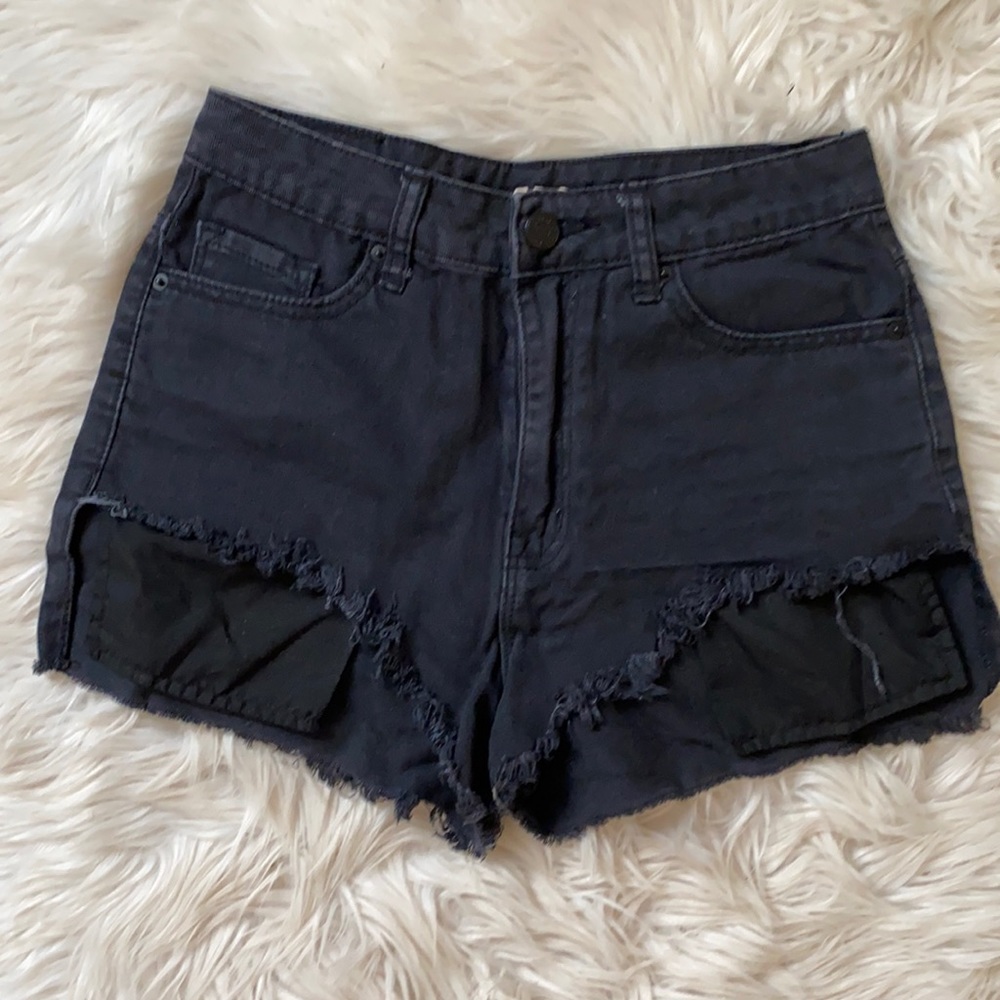 BDG high waisted LOU shortie. Black shorts.